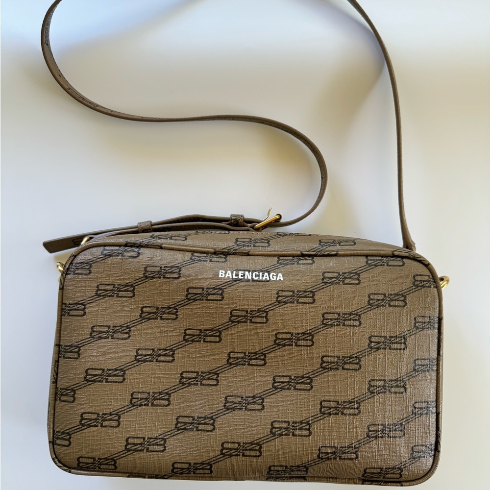 Balenciaga BB Camera Bag (unisex)